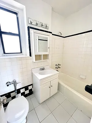 Rented by Safdie Realty Group | media 7