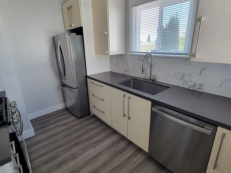 3835 Macarthur Blvd — Photo 7