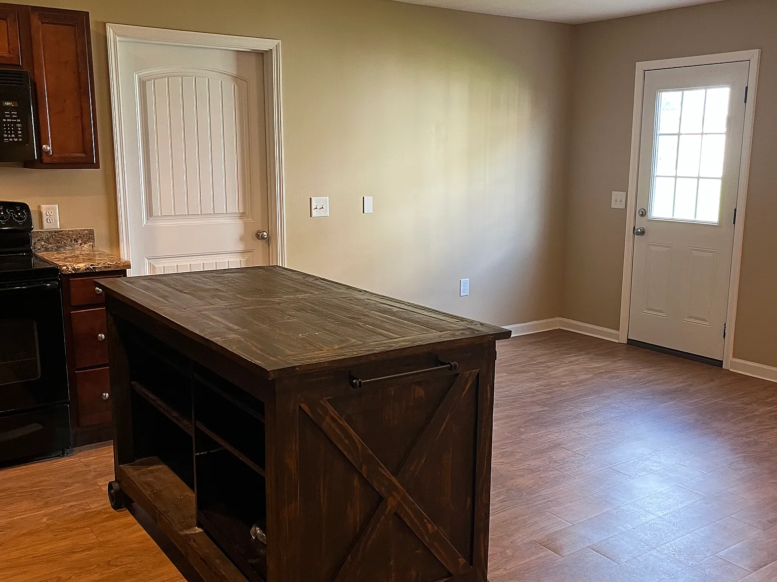 648 Stowe Court — Photo 4