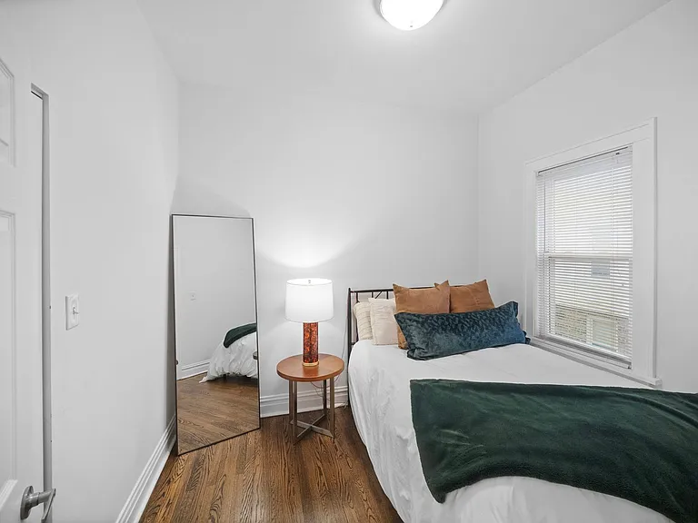 2642 N Marshfield Ave — Photo 50