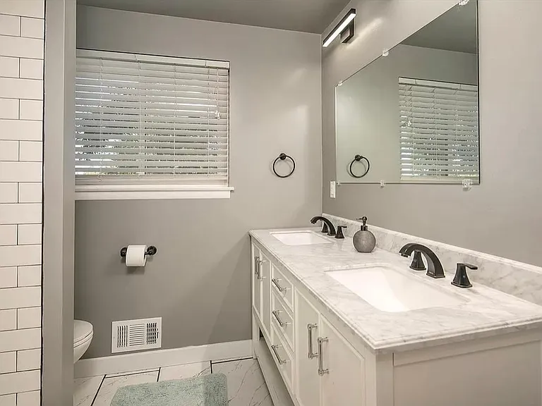 2711 S Lowell Blvd — Photo 13
