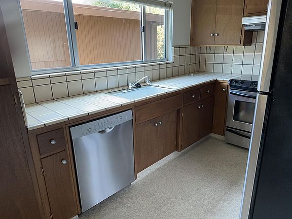 5th image of 1280 Mills St APT 4