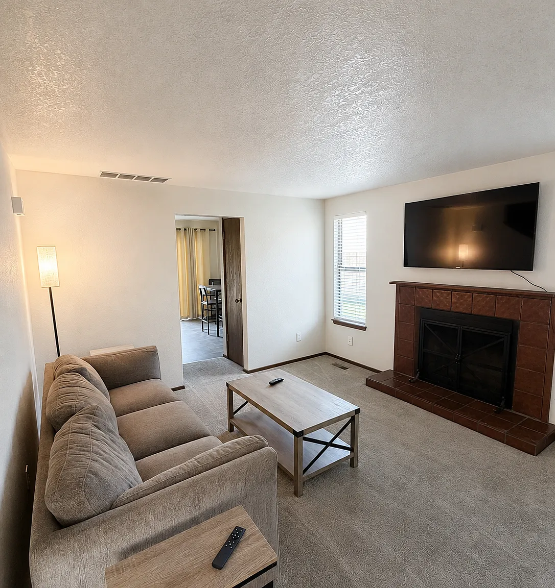 2 bed, 896 sqft, $2,600 — Photo 2