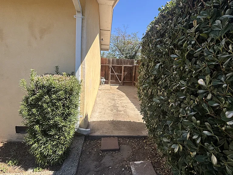 2220 Jeanine Dr — Photo 17