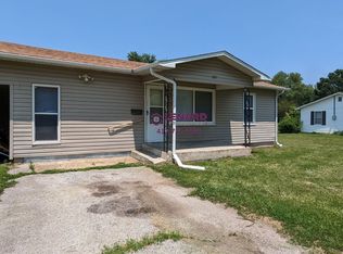 723 E College St, Bolivar, MO 65613