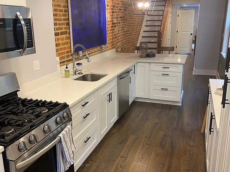 112 S Castle St — Photo 4
