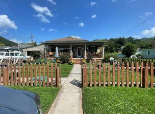 105 Miller Ave, Hinton, WV 25951