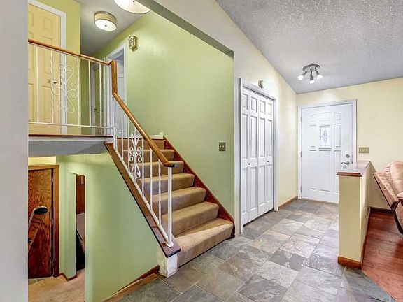3rd image of 124 Mississippi Ln