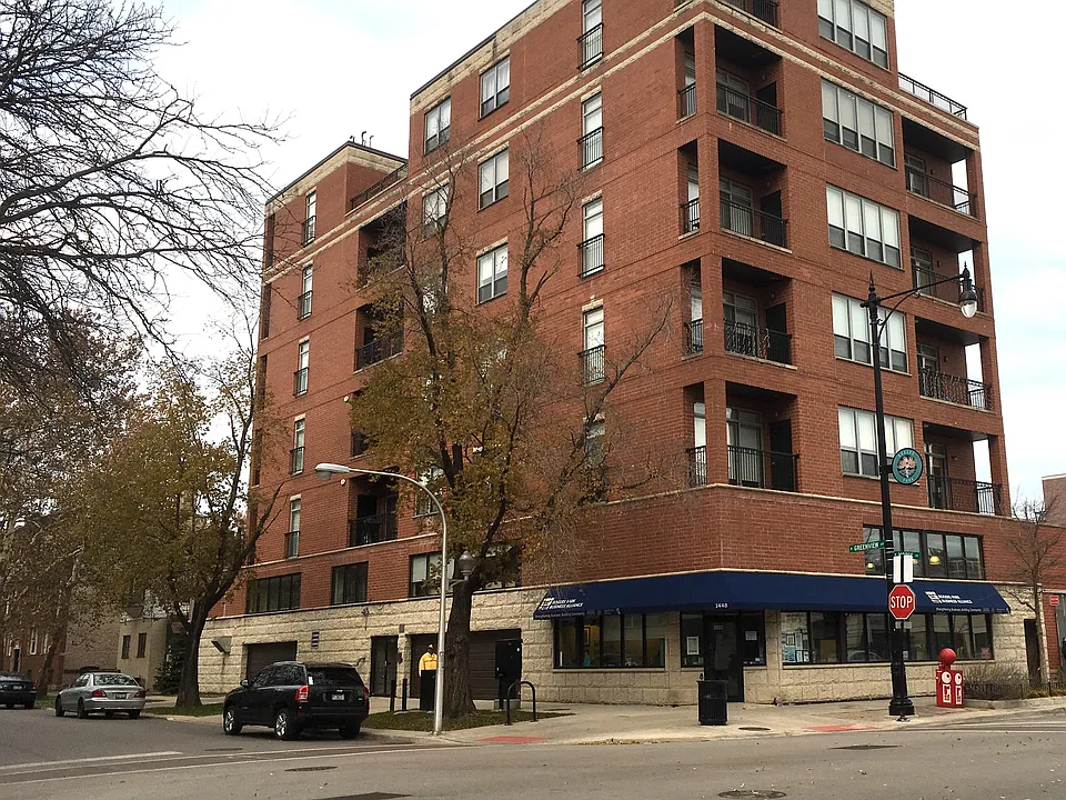 6957 N Greenview Ave #6A