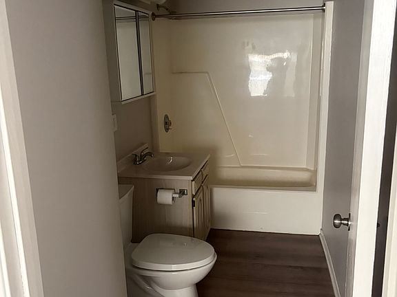 2nd image of 217 E Lincoln St #217