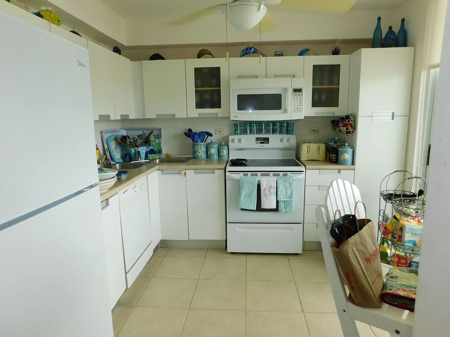 4 bed, $2,700 — Photo 1