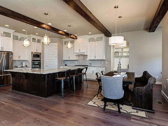 Kitchen & Dining Area