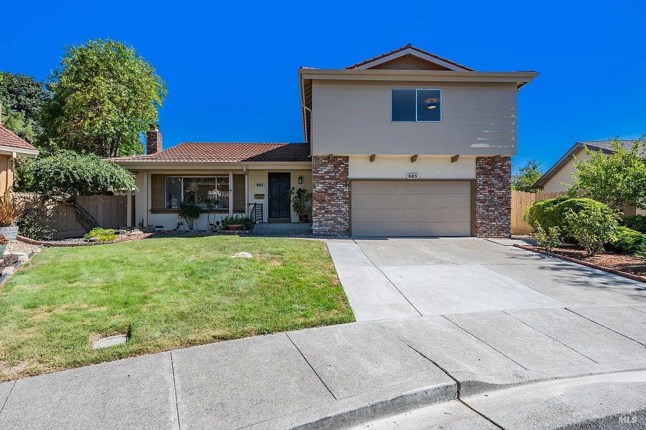 905 Catalpa Way photo 1