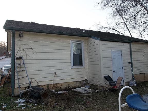 3rd image of 2017 Lynmeade Dr