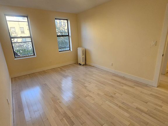 3rd image of 75 Saint Nicholas Pl APT 4F