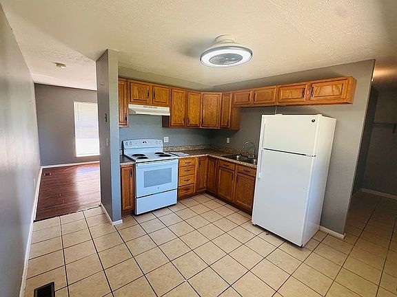 3rd image of 3409 Winchester Dr