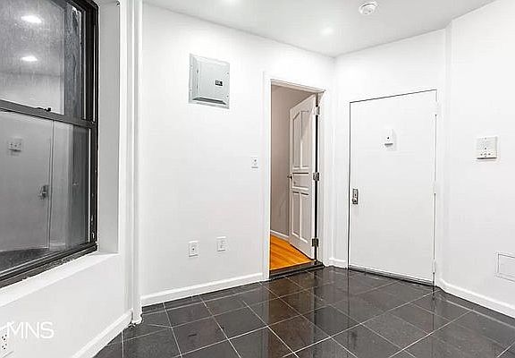 4th image of 328 W 49th St APT 3RE