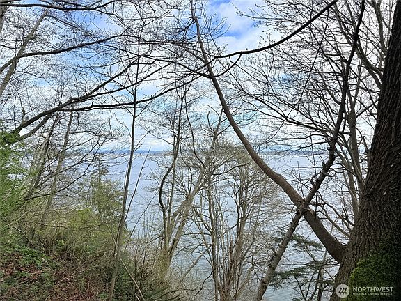 3rd image of 32 K Beach Way