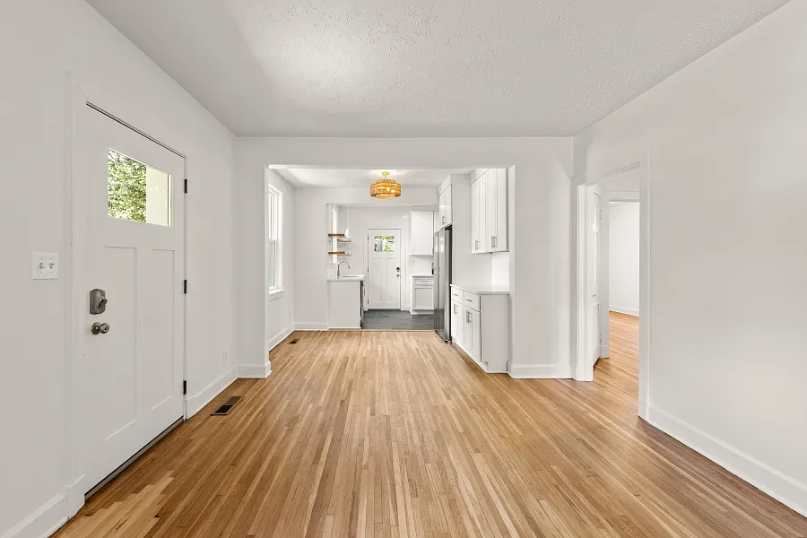1503 Stratford Ave — Photo 3