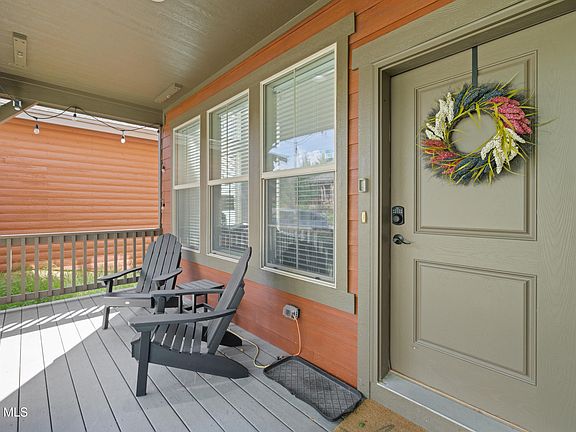 3rd image of 109 Deertrack Court