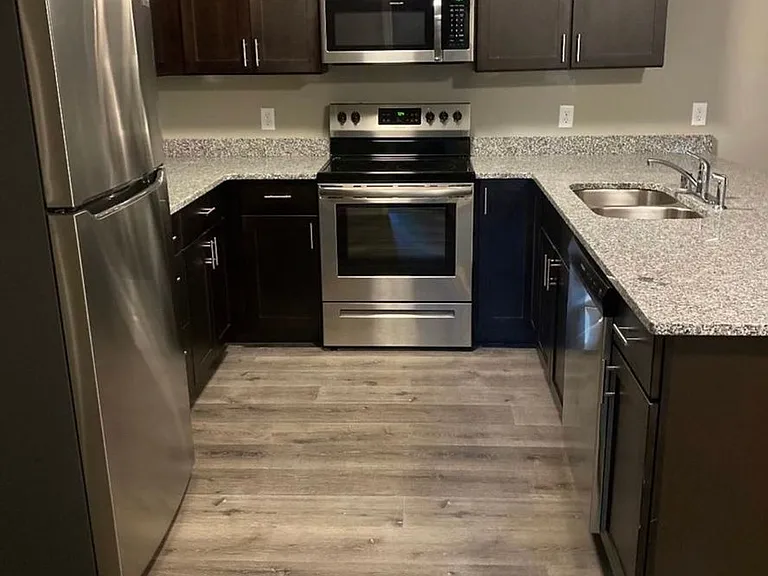 1042 Stearns Ave E — Photo 3