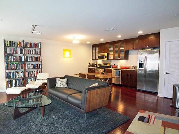 Living & kitchen area