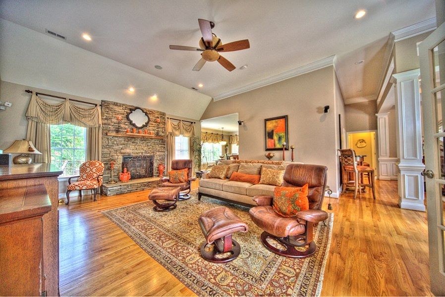 2nd image of 11700 Pioneer Mill Rd