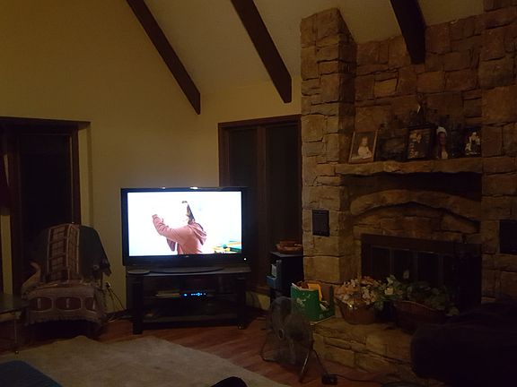 living room vaulted ceilings