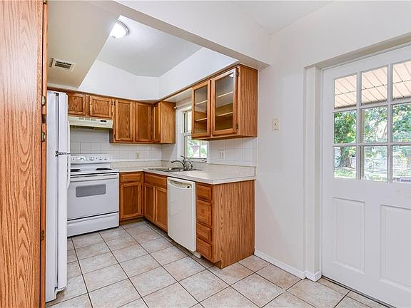 5th image of 2118 E Concord St