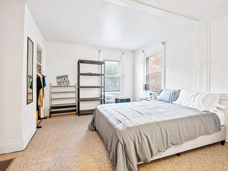 2129 Sarah St — Photo 17