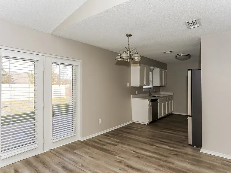 6004 Cool Springs Dr — Photo 5