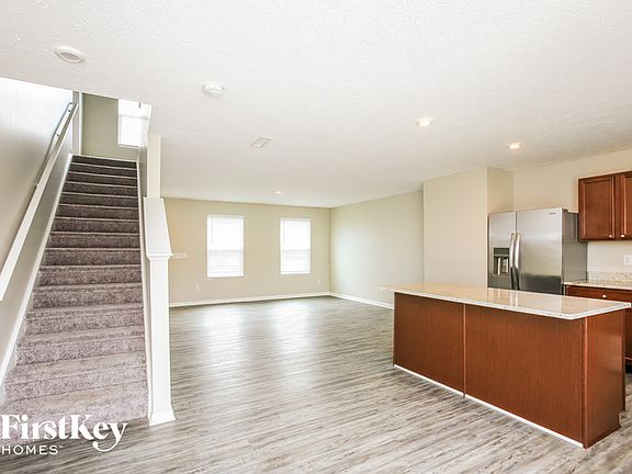 3rd image of 2752 Pointe Harbour Dr