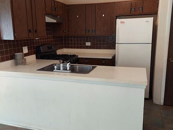 2nd image of 453 Doral Ter