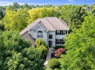 2916 Pebble Dr, Lewis Center, OH 43035