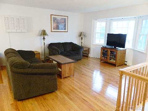 5th image of 105 Van Bomel Blvd