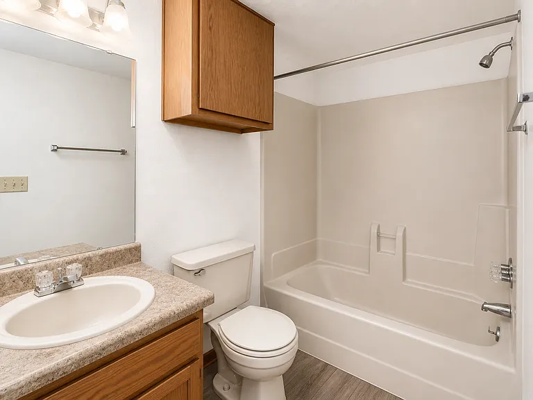 Meadow Glen Apartments — Photo 16