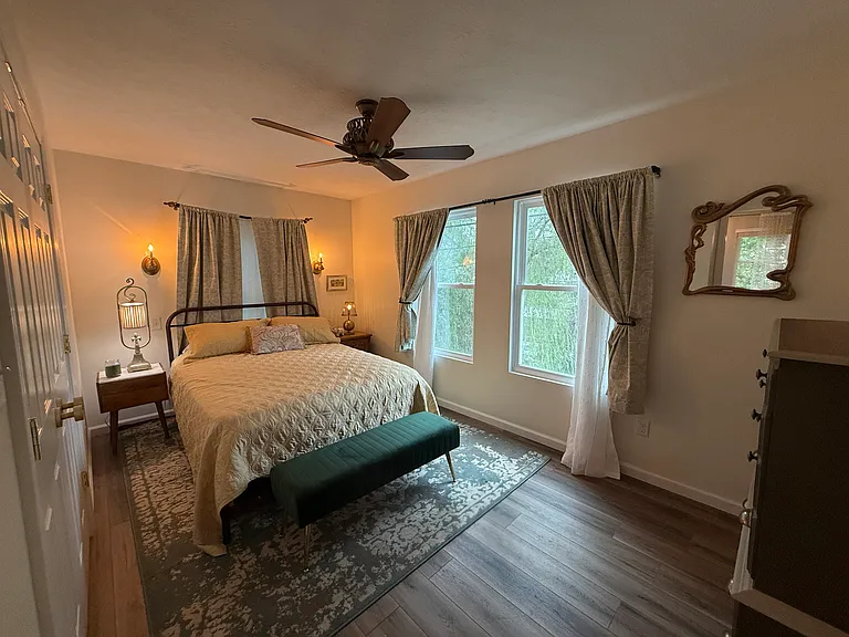 1011 E Caldwell St #B — Photo 2