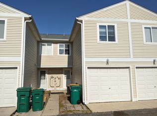 518 Meadow Green Ln, Round Lake Beach, IL