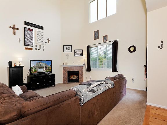 5th image of 7003 288th St NW