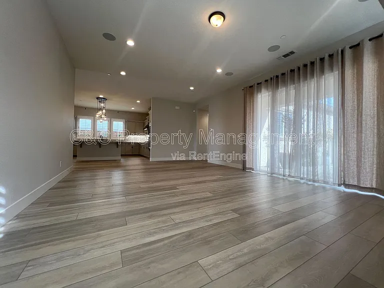 2996 Minaret Way — Photo 7