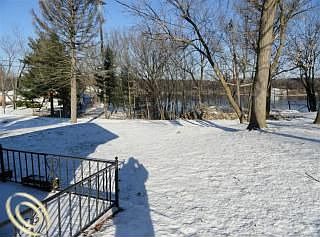 3rd image of 6070 S Shore Dr