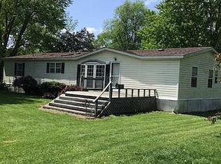 327 N East St, Moweaqua, IL 62550