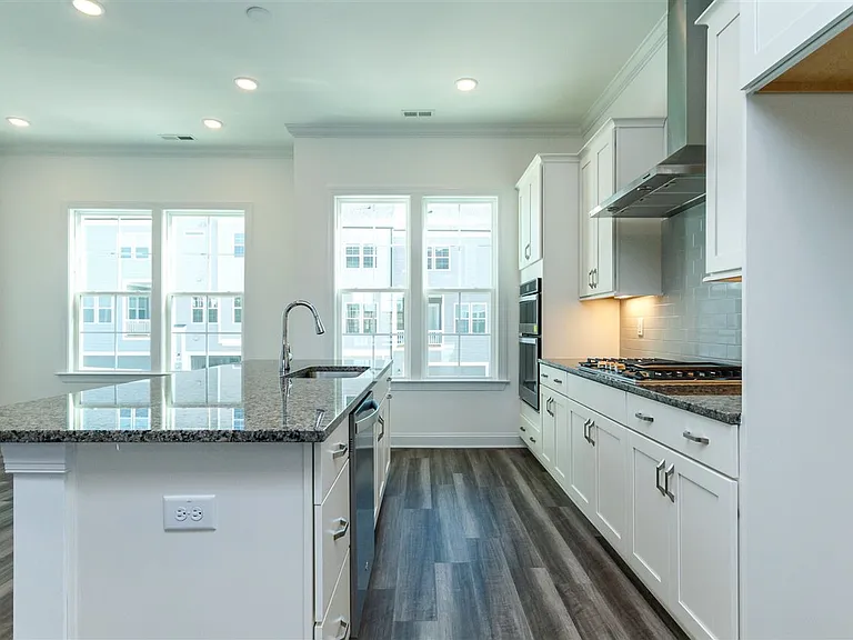 306 Clementine Dr — Photo 9