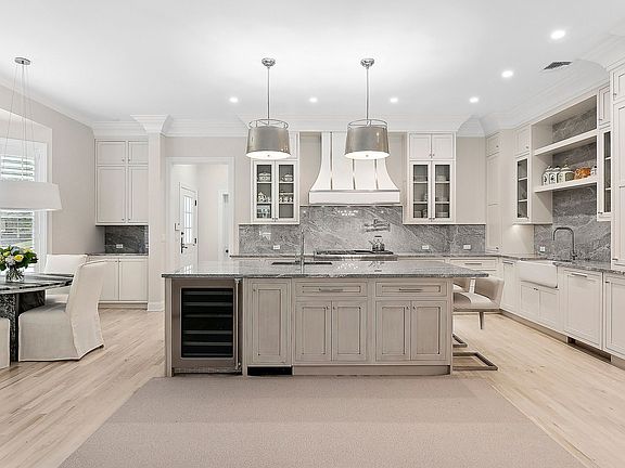 5th image of 401 Sag Harbor Tpke