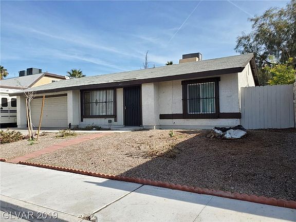 2nd image of 4766 Lake Pl