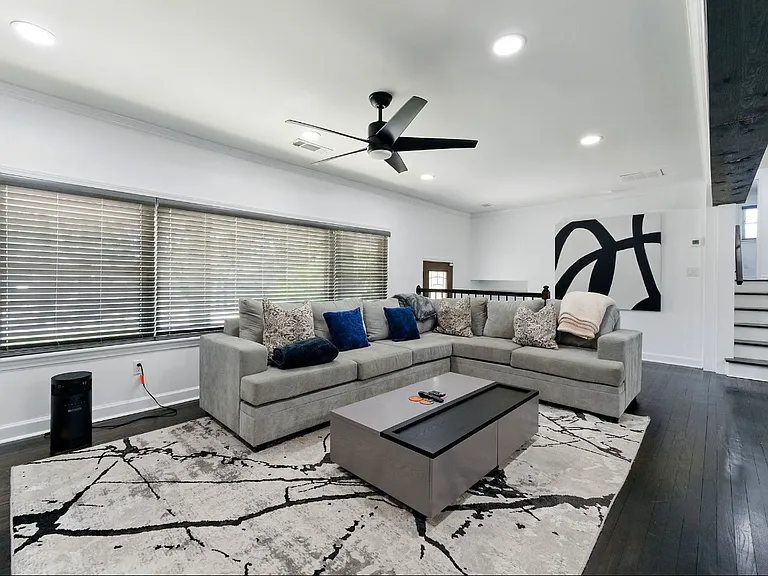 2820 Memorial Dr SE — Photo 24