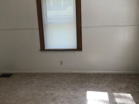 5th image of 108 W Market St