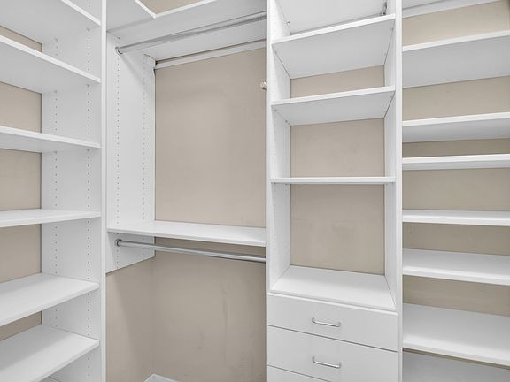 5th image of 220 E 60th St APT 3M