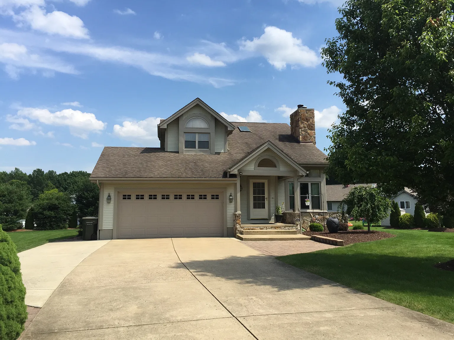 1311 Huntington Ct photo 1