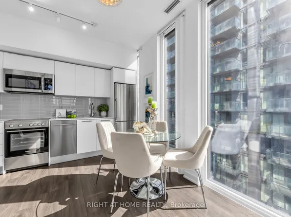 28 Wellesley St E #2504, Toronto, ON M4Y 0C4